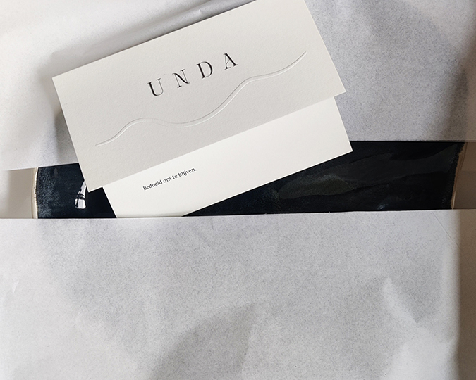 Atelier Daisy Poesen kaartje voor keramiekcollectie - drukwerk - grafisch ontwerp Hasselt - embossing